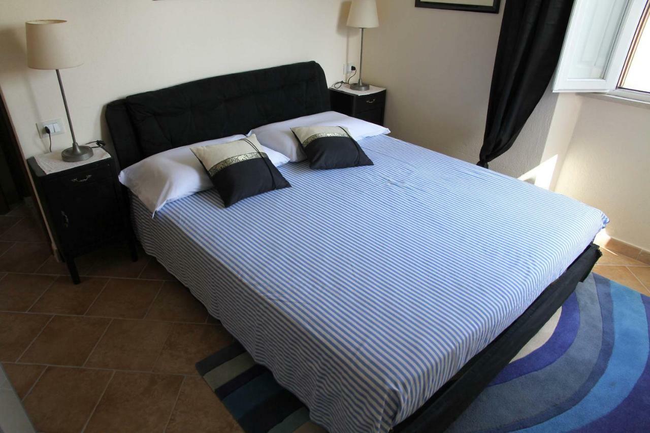 Los Flamingos Bed and Breakfast La Maddalena  Exterior foto